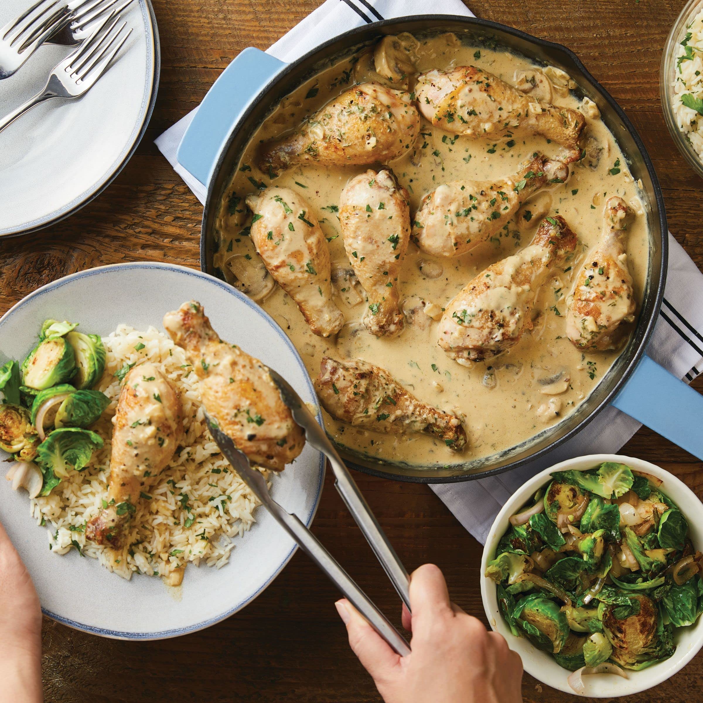 KitchenAid Enameled Cast Iron Frying Pan/Skillet with Helper Handle and Pour Spouts, 12 Inch, Blue Velvet - Image 7